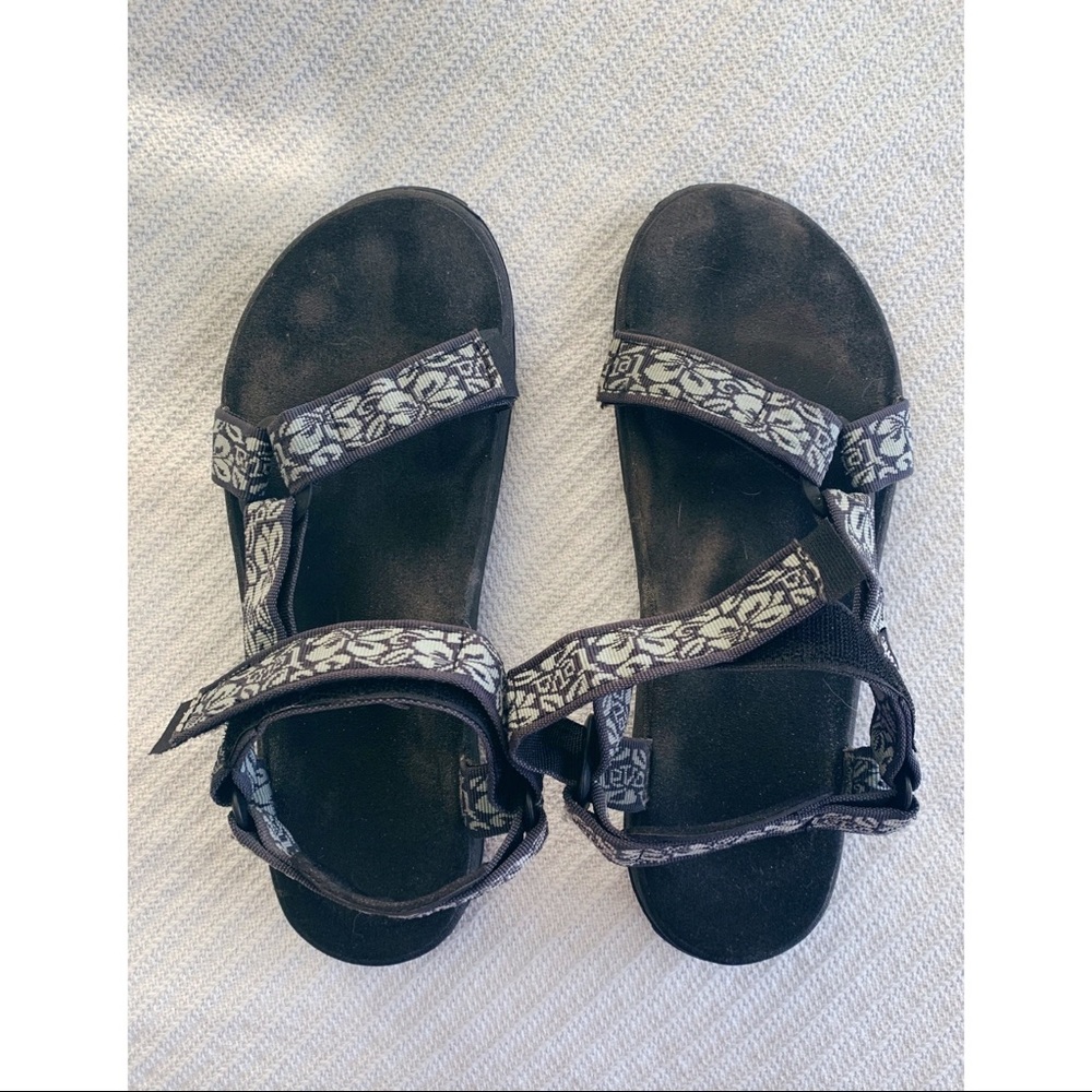 Teva sandals 🌊